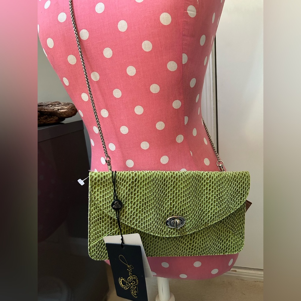 NWT Kiwi Leather Envelope crossbody on chain